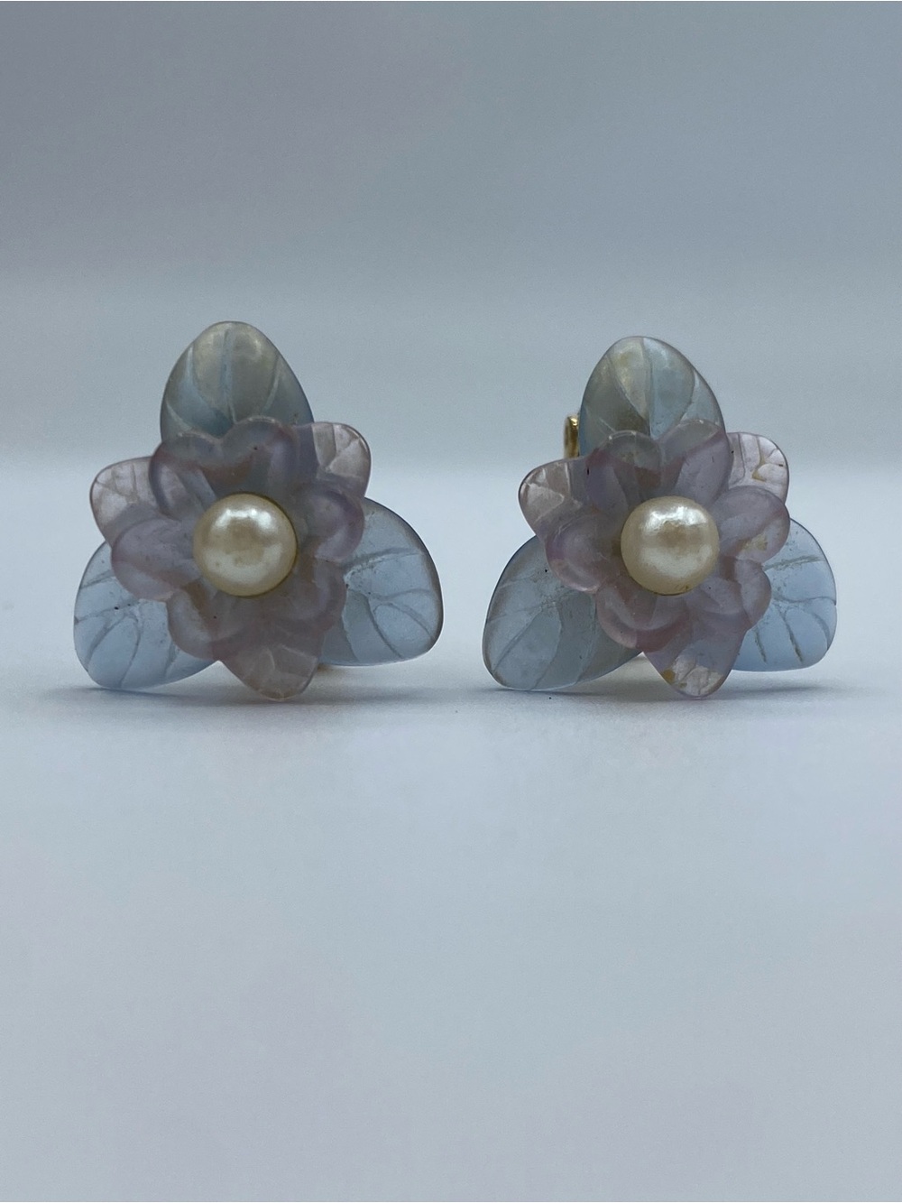 Vintage Avon Pearl-Center Floral Clip-On Earrings in Pale Lilac and Blue
